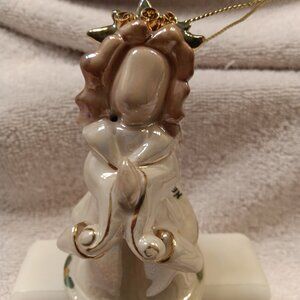 NIB: VINTAGE CLAYWORKS CERAMIC ORNAMENT "White & Gold 2002" - SA20299